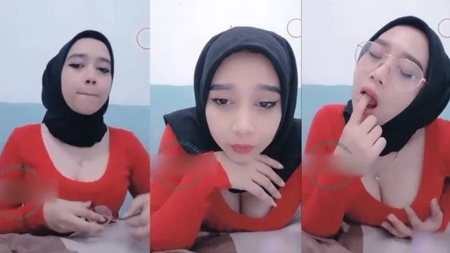 chindo pirang menikmati otong pacar dihotel